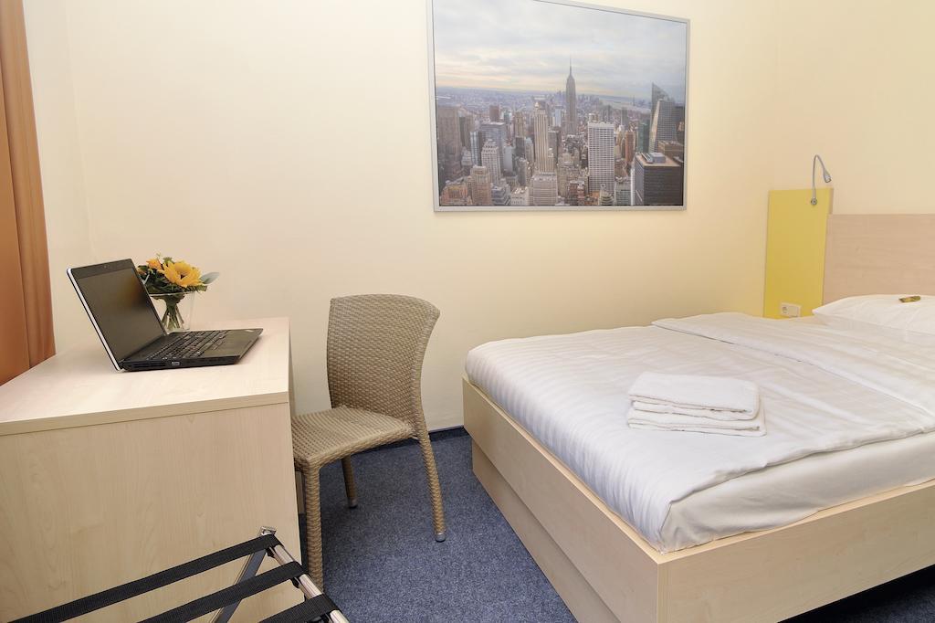 Best Deal Airporthotel וייץ חדר תמונה